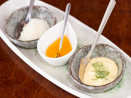 『トマトもつ鍋』はお好みで味に変化を付けられます