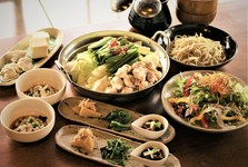 飲み放題を利用したいお客様におすすめのもつ鍋に前菜やサラダがついている簡易的コースです。
