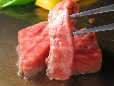 最大25名様まで入れる個室完備。鉄板焼きとしゃぶしゃぶはいかが
