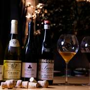 九州産の高級食材を使った鉄板焼きには、ワインがよく合います。フランス産ワインをはじめ、南アフリカ産、チリ産、カリフォルニア産など世界のワインが充実の品揃えです。