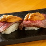 牛ウニのせ牛寿司 1貫