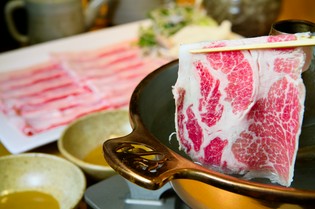 脂の旨味が何とも言えず美味『石垣直送　南ぬ豚しゃぶしゃぶ』