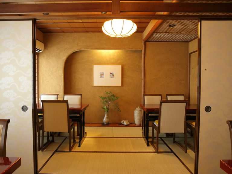 幅広い年齢層に好まれる鰻料理は、親族間の集まりにも最適