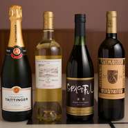 リーズナブルに飲めるワインをコンセプトに赤はフランス産を1種、白ワインはフランス産と国産の2種をセレクト。『志ら焼』と合わせるならシャンパンもオススメです。『十四代』の蔵元が醸すワインリキュールも。