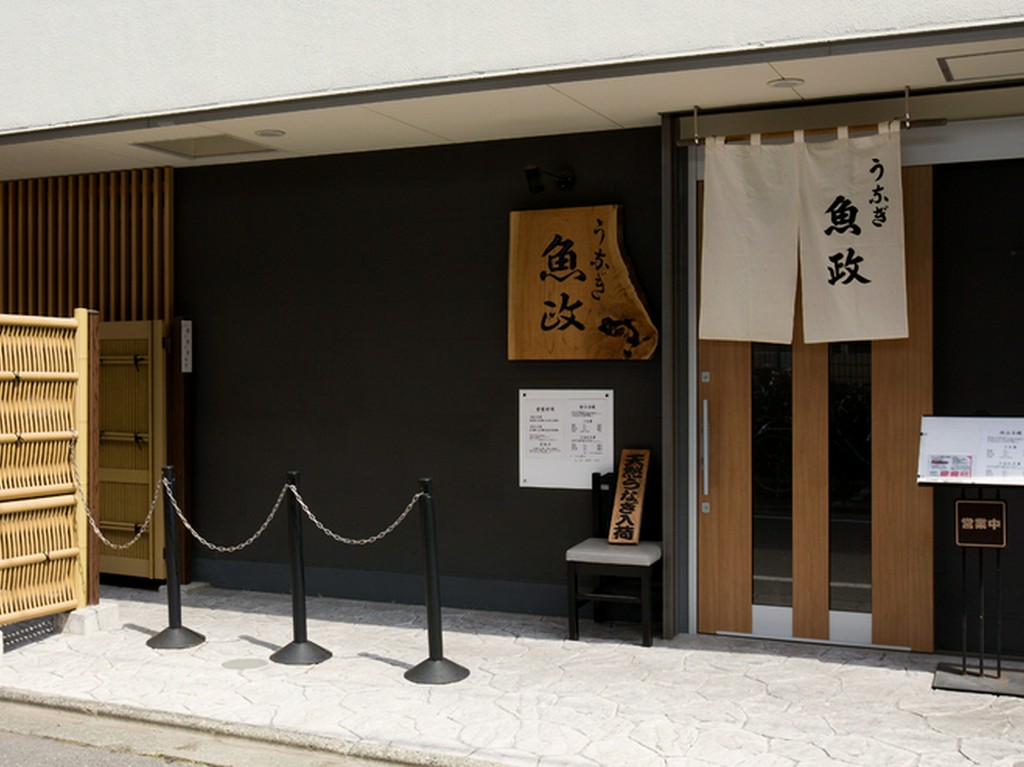 商店街から駅近へ移転し色濃くなった、隠れ家的名店の雰囲気