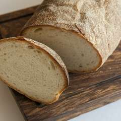 現地では食事に欠かせない、パンは自家製で現地同様の美味を追求