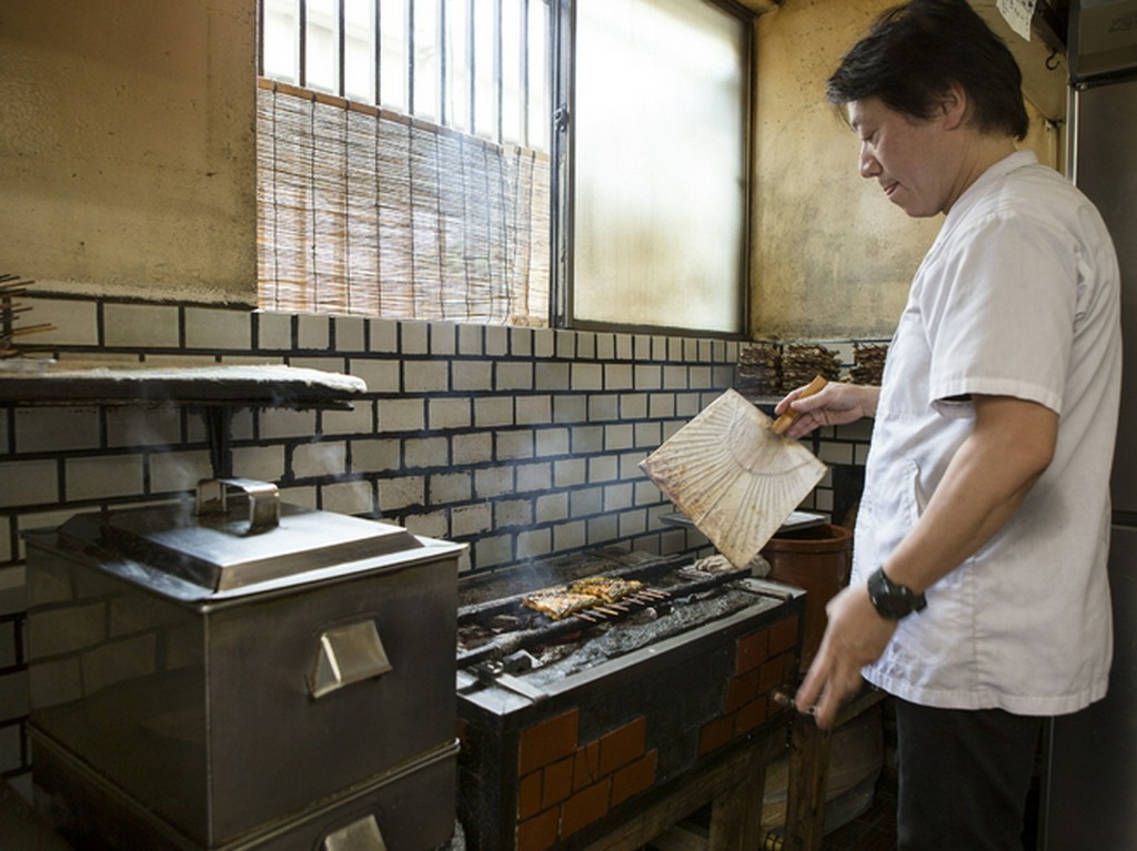 石切橋の袂の趣き溢れる空間で味わう、老舗の鰻