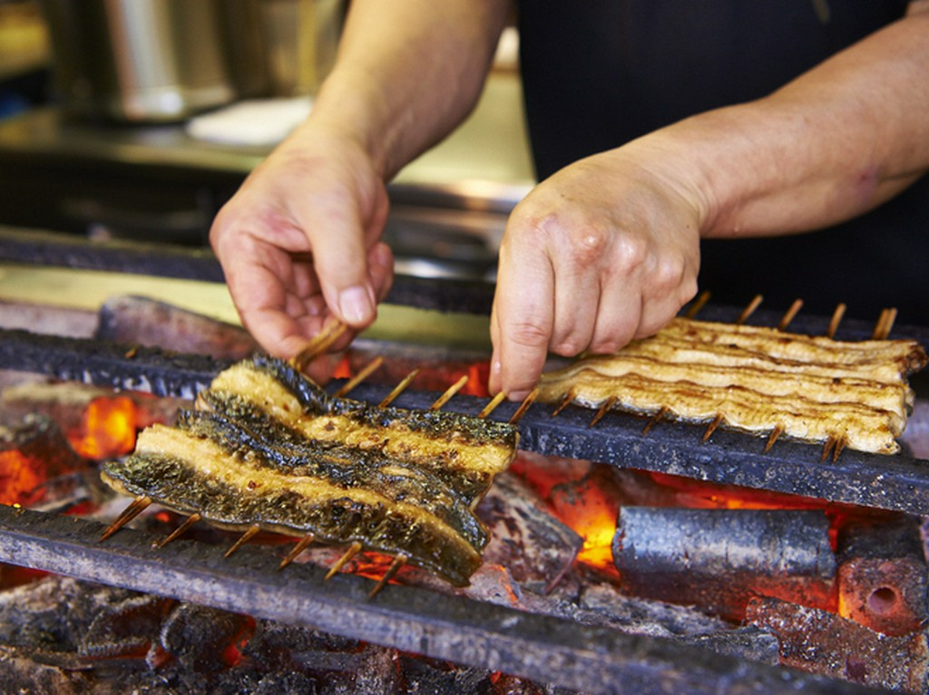 食材のみならず、炭の火力まで使い分けて旨みを引き出す