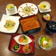 選べるうな重（香の物・肝吸い付）＋のだや厳選のおまかせ6品の計9品。
うなぎは【うぐいす重】【あさがお重】【ほおずき重】の中から選択。「うぐいすが〇人、あさがおが〇人」というようなご注文も可能です。
