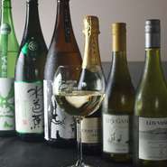 たくさんの銘柄からお選びいただけれる日本酒とワインが
好評のいと家のプレミアム飲み放題プラン☆
淡麗辛口・・・。フルーティーでふくよかな味わい・・・。
お客様のお好きなお酒をたっぷりお楽しみください。