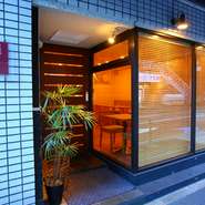 外苑前駅から徒歩4分の好立地にあるスタイリッシュな外観