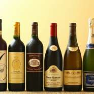 フランス産やイタリア産を中心に熟成肉や魚介に合うワインを厳選