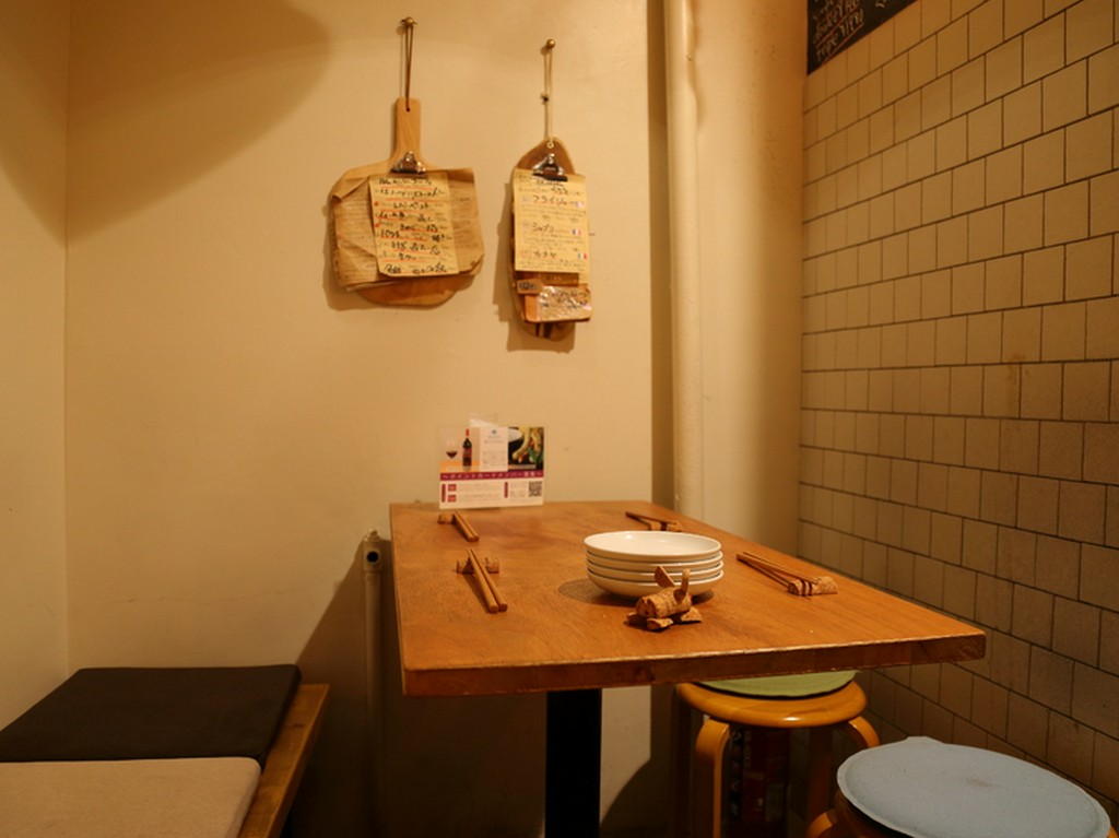 パーティーコースあり、テーブル席で小さな宴会可能