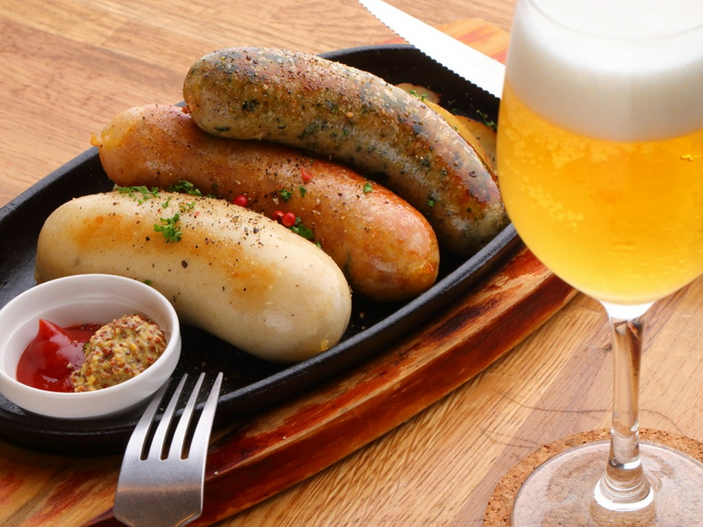 日替わりで色々な国を味わえる『ソーセージ3種類』