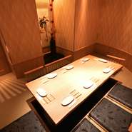 他の席とは完全に仕切られたVIP席は接待での利用にお誂え向き。美味しい鮪づくしの料理とそれに合わせて揃えられた日本酒・焼酎が、商談をさりげなくサポートしてくれます。