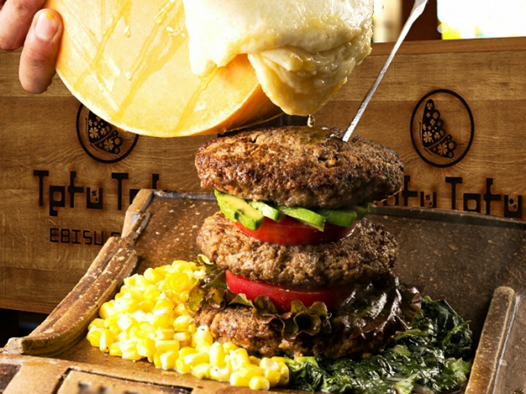 こだわりの熟成肉とチーズフォンデュが楽しめる話題の肉バル