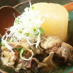 和風だしと国産牛テールのスープで煮込んだ大定番『名物てーる大根』 