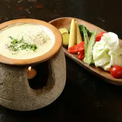 地元・立川の野菜をたっぷり食べられる『色々野菜のバーニャカウダ』