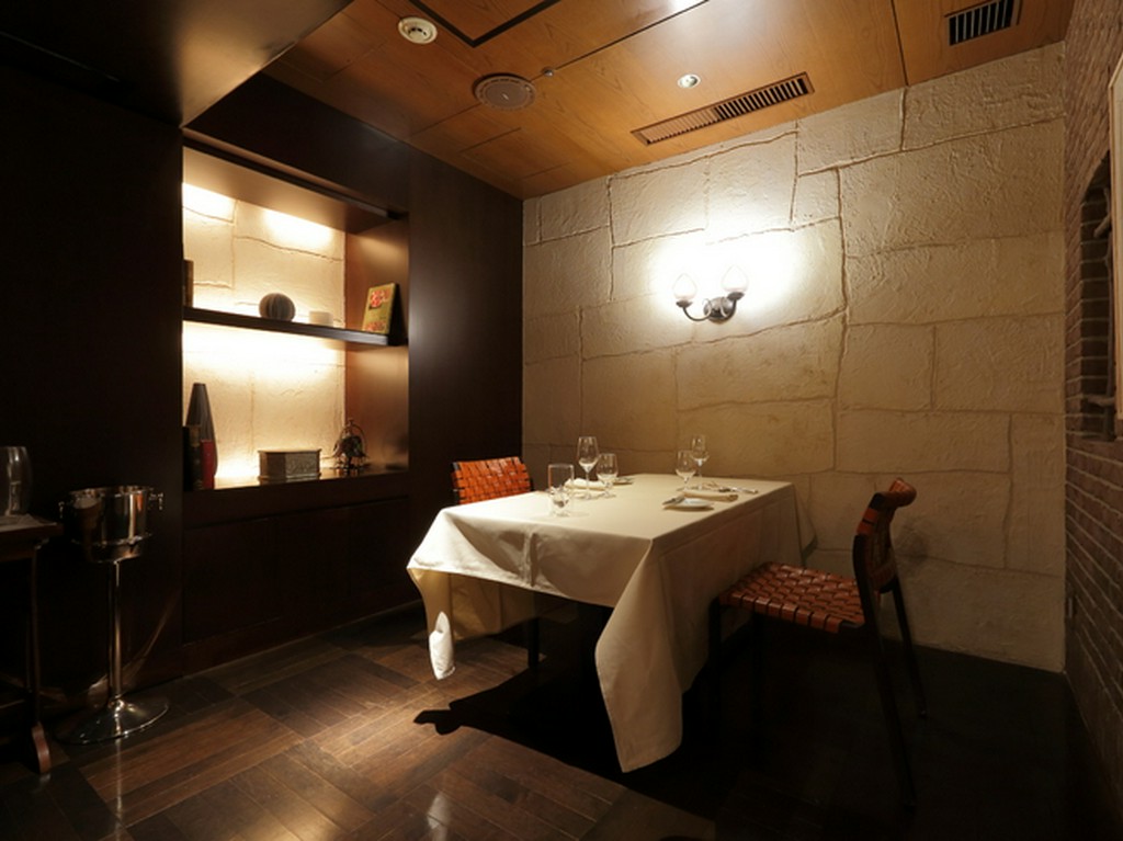 重厚感のある完全個室で、至高のおもてなしを堪能できます