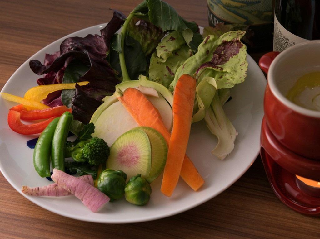 旬のイタリア野菜を取り揃えた『バーニャカウダ』　※写真は2人前