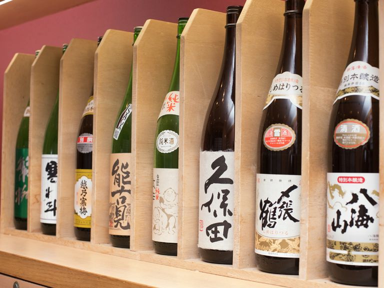 寿司に合う日本酒が豊富に揃う