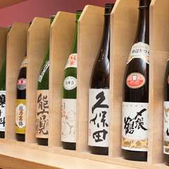 寿司に合う日本酒が豊富に揃う