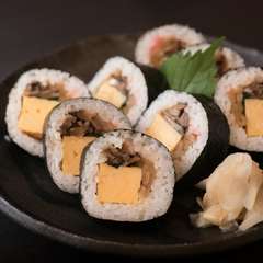 ボリューム満点！昔ながらの味わいの「巻き寿司」