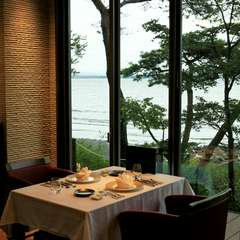 ムードたっぷりの空間で大人のデートを