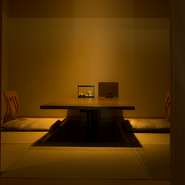 個室は2人から利用できるので、デートにもおすすめです。落ち着いた照明のゆったりとした空間は、ふたりの距離もグッと縮めてくれることでしょう。