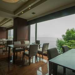 大きな窓から眺める、オーシャンビュー