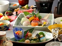 新鮮な魚介、豊後牛等地元の食材にこだわった一品一品を味わいたい。【日本料理 玄】がオススメするスタンダード会席
前菜、お刺身、煮物、焼き物・・・伝統の会席料理を美しい器とともにお楽しみください。