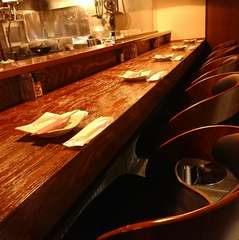 デートの食事は、美味しい鶏料理をカジュアルな雰囲気で