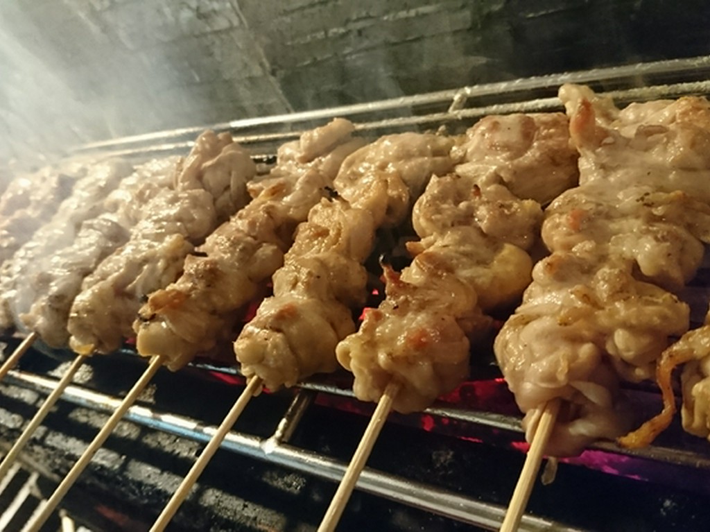 脂がのったプリプリの『せせり』は、こだわりの合せ塩で