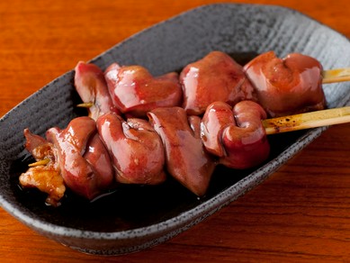 親鳥のレバーだけを使用、濃厚な味わいの「レバー」