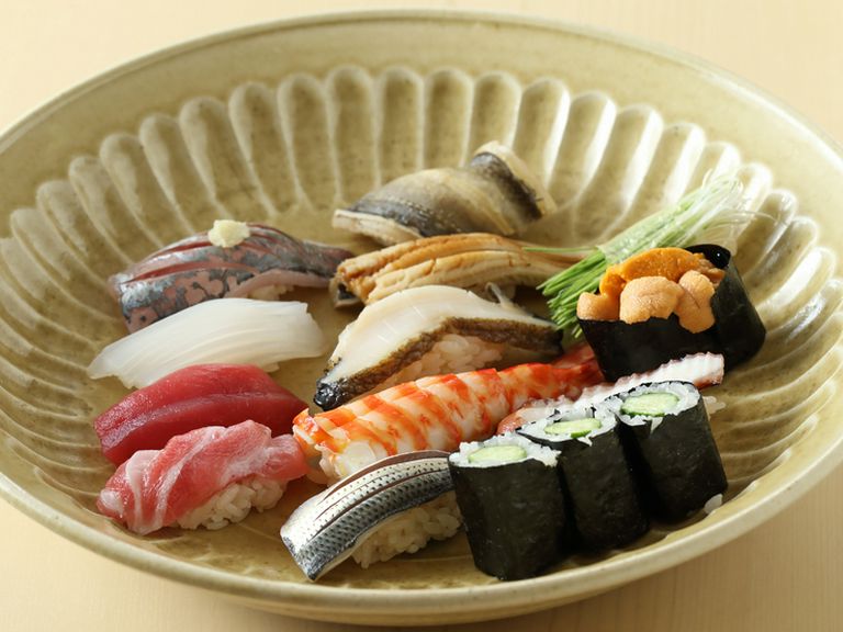 確かな目利きで厳選された旬の素材。「食べ頃」のネタを握りで