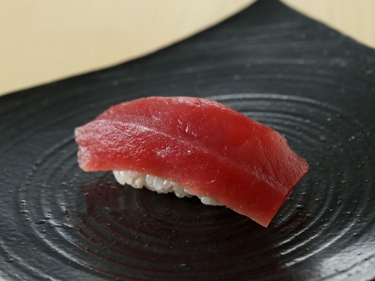 熟成させることで旨味が増した『本鮪(握り)』