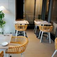 冷暖房完備のテラス席