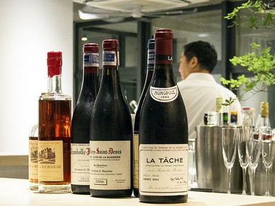 オーナーソムリエが取り揃えた芳醇な香りのワインを楽しむ