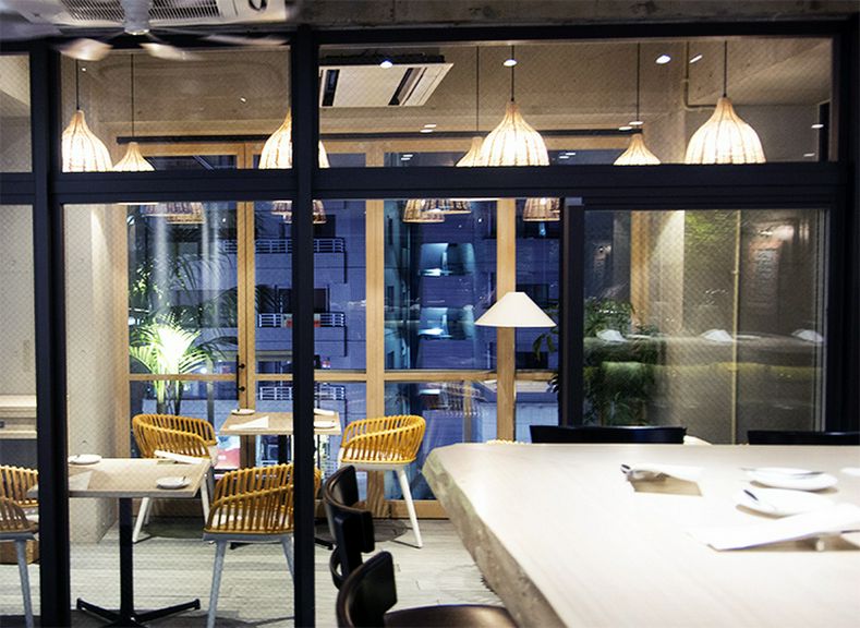 カジュアルな中にも品のある雰囲気はデートに最適