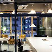 明るく落ち着いた雰囲気の店内は、大切な人との思い出づくりにぴったり。デートやご夫婦の記念日には、ディナーコースがおすすめです。二人だけの時間をゆっくりと楽しめます。