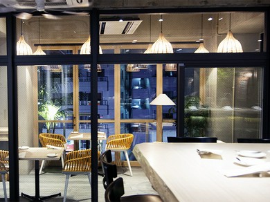 カジュアルな中にも品のある雰囲気はデートに最適