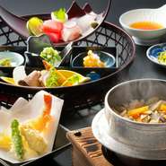 お昼のランチにちょっと個室があったら。という方に是非当店のお部屋をお使いくださいませ。ママ会や同窓会。仕事の昼接待など。駐車場もあります。