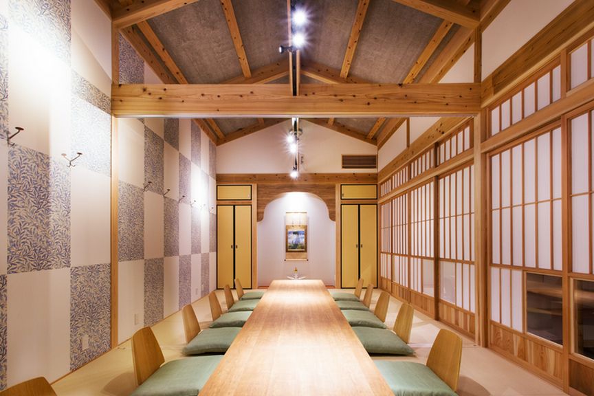 上品なしつらえの和モダンな空間で、楽しい宴を