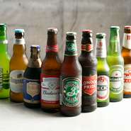 海外ビールを中心に30～55種類と豊富なラインナップ。生ビールも4種用意されています。中でも泡がきめ細かく、フルーティなスコットランドのビール『パンクIPA』がおすすめ。