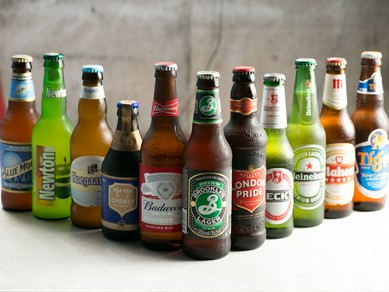 世界各国から幅広く取り揃えられたビールが30種類以上