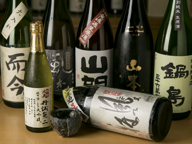 日本酒は稀少酒もあり、多彩な品揃えが自慢