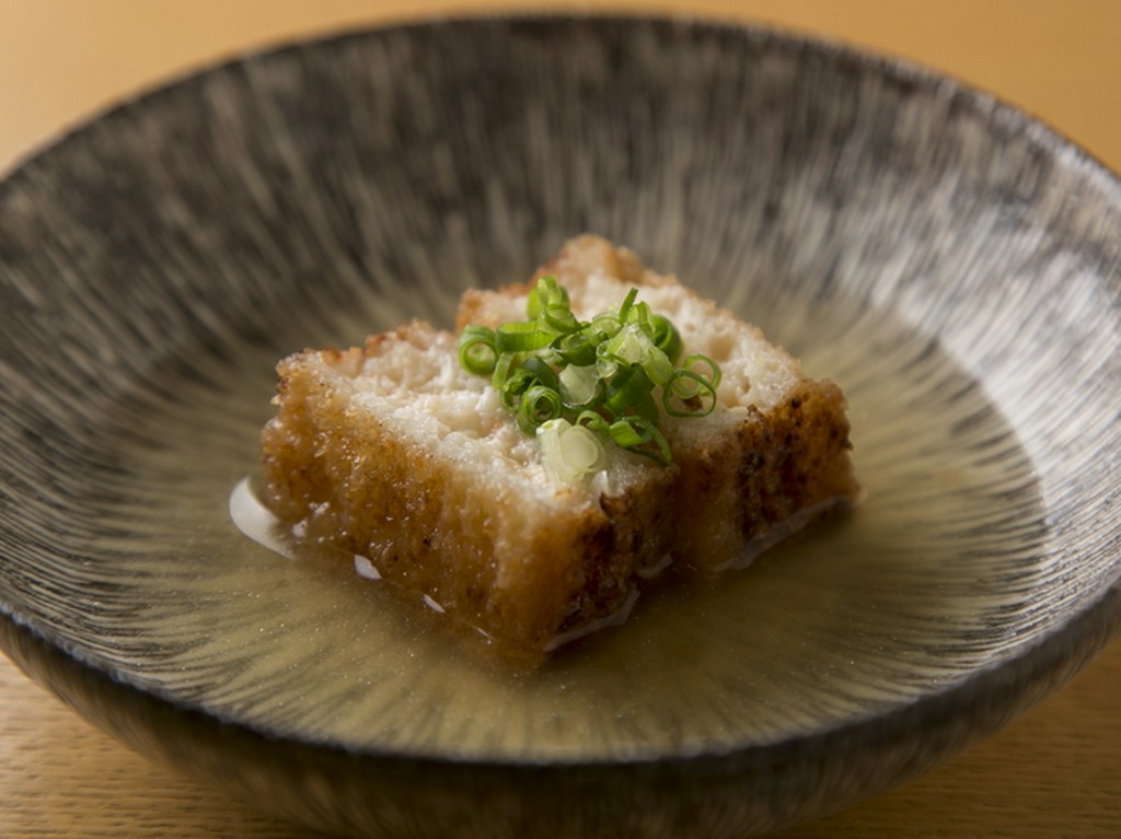 海老の旨みとサクサクのパンが魅力。おでんのダシとの相性抜群の『海老パン』。