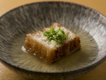 海老の旨みとサクサクのパンが魅力。おでんのダシとの相性抜群の『海老パン』。