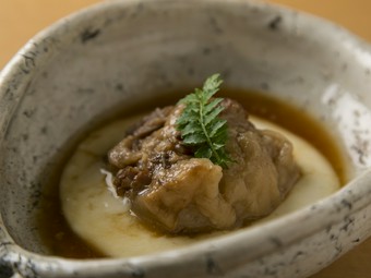 角煮とじゃがいもソースのバランスが絶品『豚の角煮　じゃがいもソース』