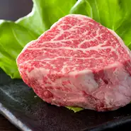 肉の目利き力を存分に生かして選び抜いたお肉だけを、お客様にお届けしています。また、新潟の提携農家から仕入れているこだわりのお米や、自家製のキムチにも自信があります。
